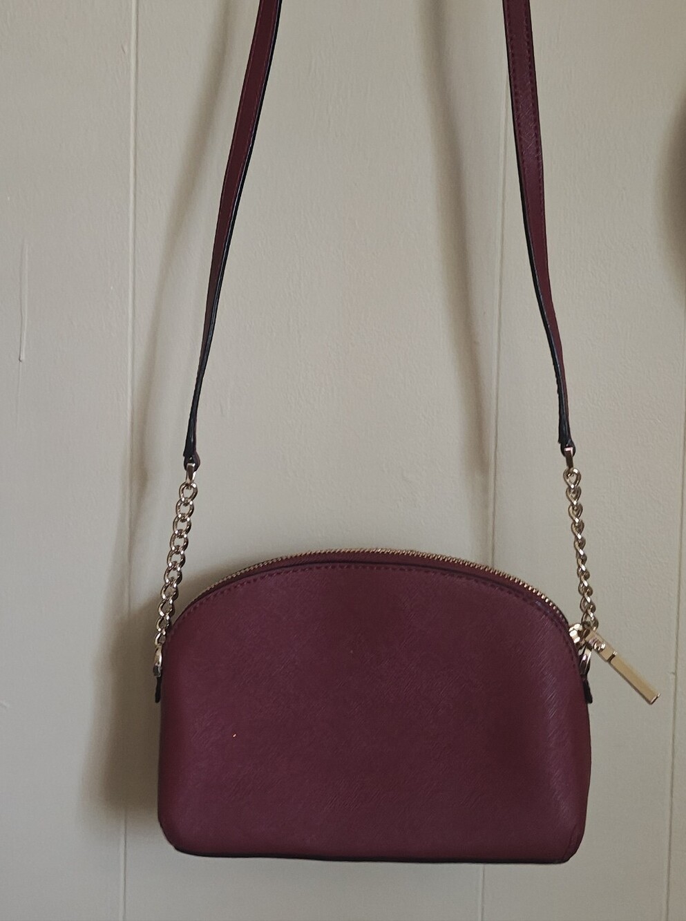 kate spade wine red cow leather crossbody with gold chain strap - Picture 3 of 7